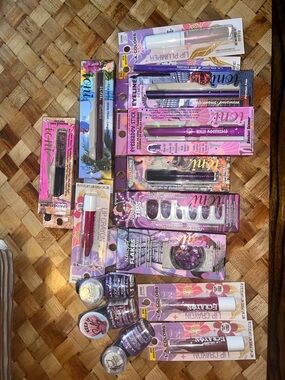 Assorted Beauty Makeup Set in Purple 2